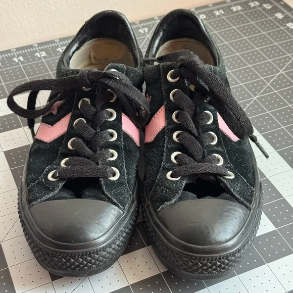 Converse Re-Issue Low Top Sneakers Black Pink Chevron Suede Women’s Size 8 - Picture 11 of 16